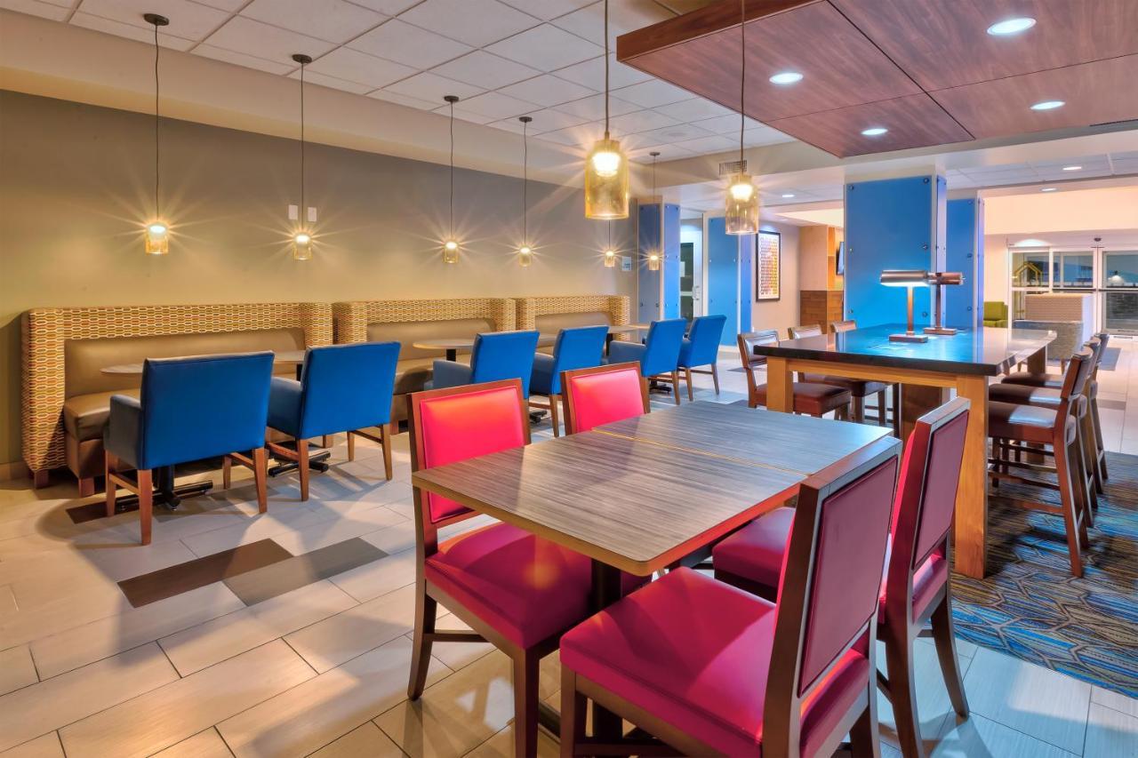 Holiday Inn Express & Suites - Effingham By Ihg Esterno foto