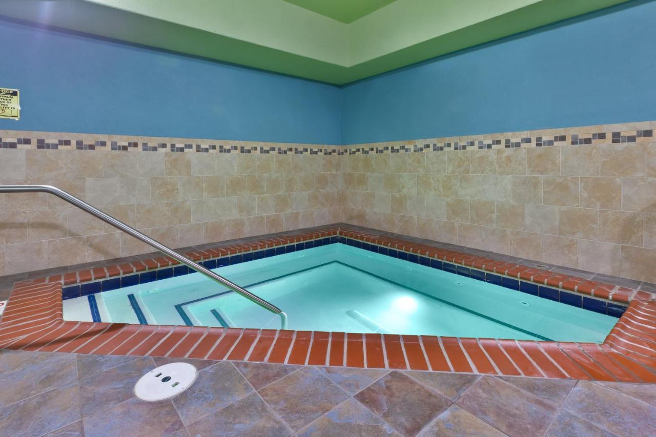Holiday Inn Express & Suites - Effingham By Ihg Esterno foto